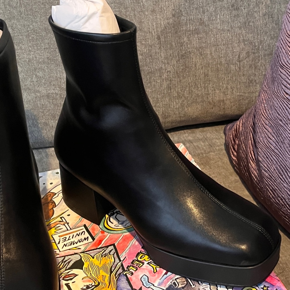 Jeffrey Campbell NWT. Beautiful black leather  platform ankle boots. 8.5.